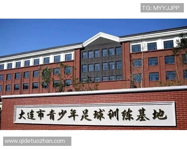 大连足球的旋律与激情交织在一起的歌声传递着梦想与希望